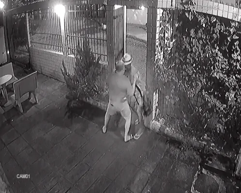 Homem reage a assalto, entra em luta com ladrão e tem objeto roubado no Recife