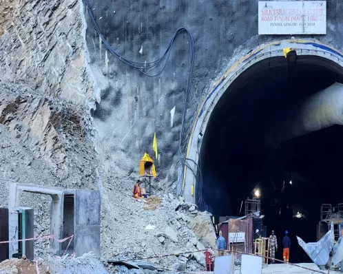 Trabalho de resgate avança para socorrer indianos presos em túnel