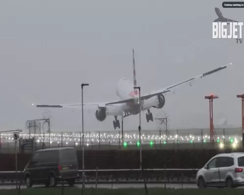 Avião balança durante pouso na pista do aeroporto de Londres em meio a tempestade