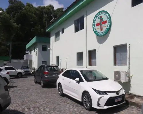 Mulher morre após ser encontrada com marcas de violência em pousada no Recife