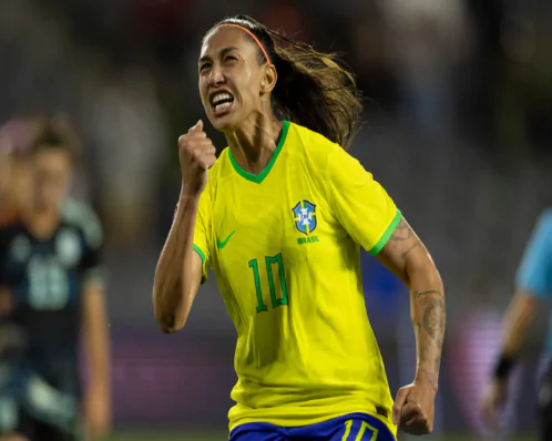 Brasil atropela Argentina com dois gols de Bia Zaneratto e avança à semifinal da Copa Ouro