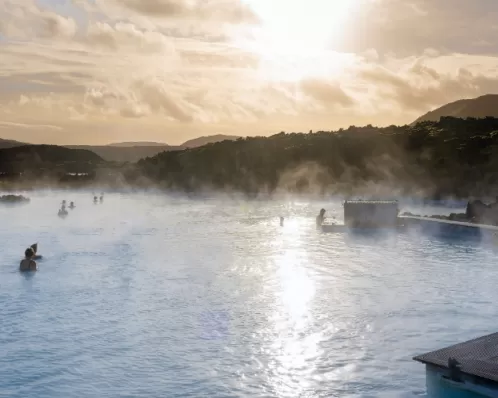 Erupção vulcânica iminente causa evacuação da Lagoa Azul da Islândia