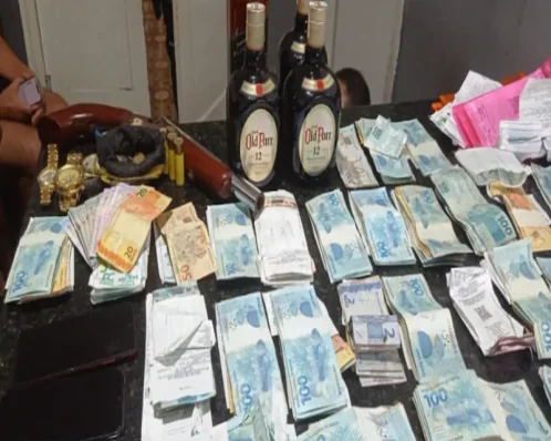 Trio suspeito de assaltar posto de combustível no Agreste é preso com mais de R$ 24 mil em espécie