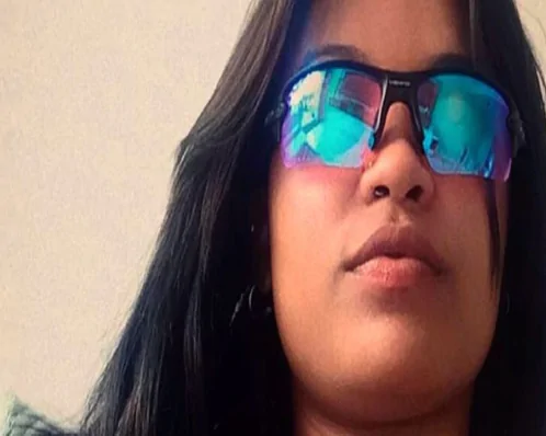 Mulher denuncia racismo após ser acusada de roubo e ter bolsa revistada em loja de shopping