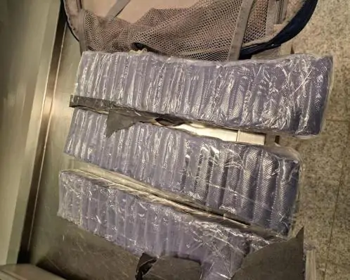 Passageira é presa no Aeroporto do Recife com 6 quilos de haxixe escondidos em fundo falso de mala