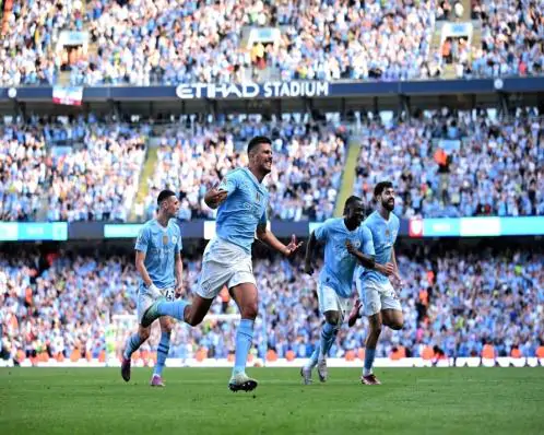 Manchester City acaba com sonho do Arsenal em 1 minuto e conquista tetra histórico do Inglês