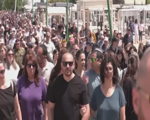 Brasileiro refém do Hamas é enterrado em Israel após corpo ser recuperado