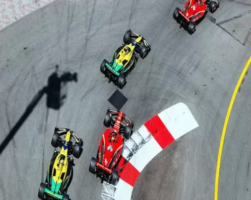 Leclerc vence GP de Mônaco marcado por batidas na 1ª volta e homenagem a Senna