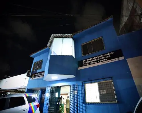 Idoso é preso ao tentar tocar e beijar mulher à força na Fenearte