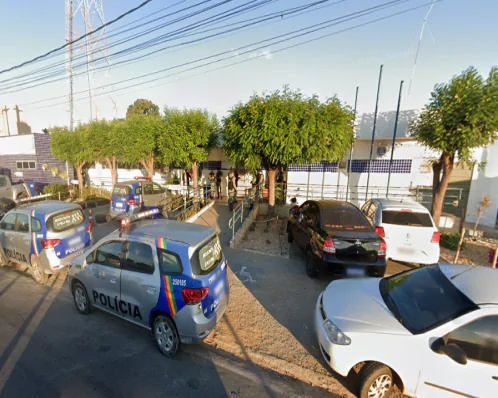 Homem embriagado é preso ao dirigir retroescavadeira na BR-428, em Petrolina