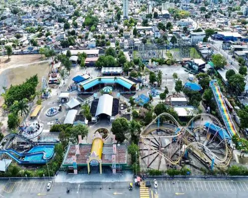 Montanha-russa do Mirabilandia trava e visitantes são resgatados de brinquedo