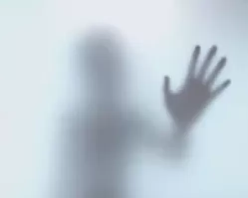 Vítima de violência, mulher disfarça pedido de ajuda e troca códigos com policial