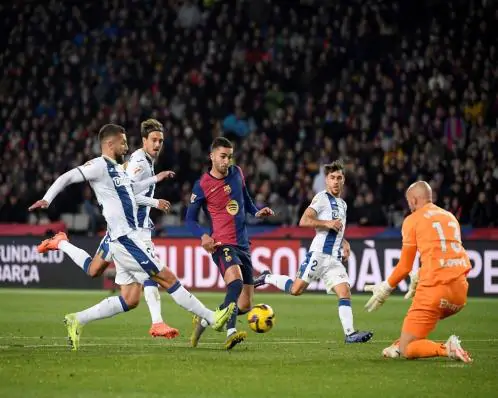 Ferran Torres vira dúvida no Barcelona após exame mostrar lesão muscular