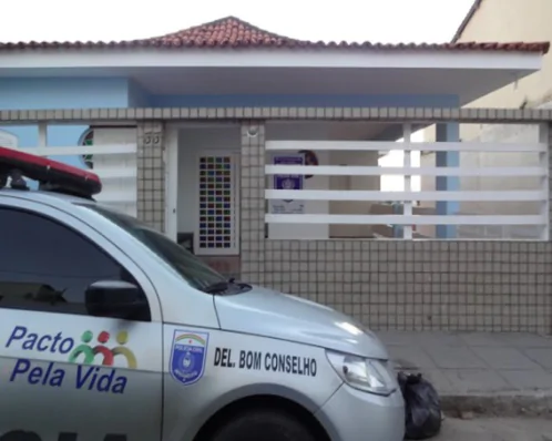 Homem ateia fogo no irmão e é preso em Bom Conselho