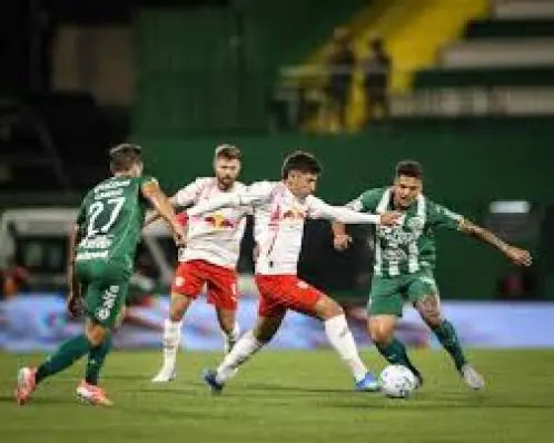 O Bragantino vence e afunda a Chapecoense  no Brasileirão
