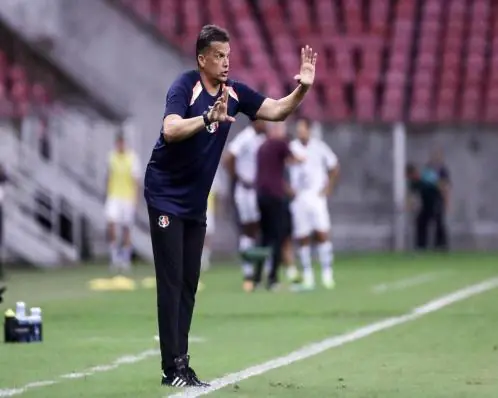 Após terceira derrota seguida, Santa Cruz demite Claudinei Oliveira