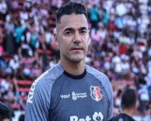 Felipe Alves aciona Justiça e deixa Santa Cruz