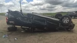 Caminhonete bate em carro e capota na BR-408 e homem fica ferido na Zona da Mata Norte