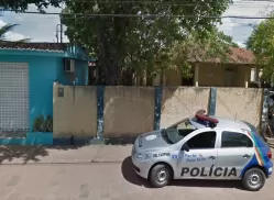 Homem esfaqueia ex-companheira e advogado dela por causa de medida protetiva.