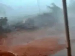 Pedaços de gelo caem no sertão de Pernambuco