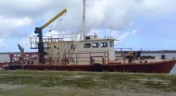 Navio que encalhou em Itamaracá é removido pela Marinha após 5 meses