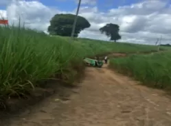 Acidente na PE-075 deixa adolescente morto e quatro pessoas feridas