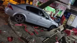 Cliente de bar morre e outros ficam feridos após carro roubado atingi-los