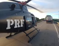 Acidente entre moto e carreta interdita viaduto de Prazeres e deixa trânsito lento na BR-101