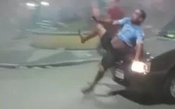 Homem é atropelado e arrastado por carro durante 'guerra do busca-pé' em João Alfredo PE