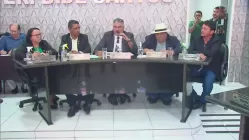 Sob protestos e confusão, vereadores aprovam incorporação de gratificações a salário de professores