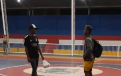 Adolescente e homem são mortos e três pessoas são baleadas dentro de quadra poliesportiva