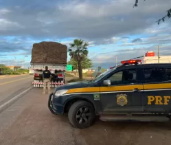 Carga de 16 toneladas de gesso sem nota fiscal é retida em Ouricuri