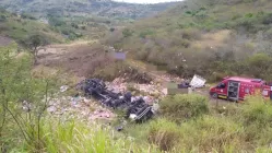 Bombeiro viraliza depois de se irritar com pessoas saqueando carga em acidente