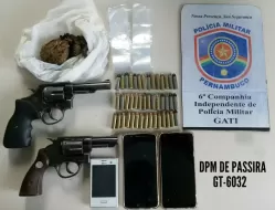 PM prende três suspeitos de tráfico de drogas e com armas de fogo