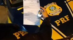 Procurado por roubo é detido em carro adulterado e com documento falso em Petrolina