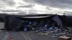 Motorista de carreta fica ferido em acidente registrado na BR-423