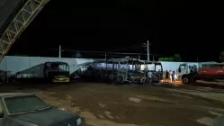 Incêndio em garagem destrói quatro ônibus escolares no município de Santa Cruz, PE