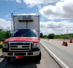 Carga de 800 kg de pescado sem nota fiscal é retida em Santa Maria da Boa Vista