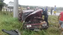 Homem perde controle de carro e se envolve em acidente na PE-320