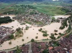Prefeito cancela São João e usará dinheiro da festa para ajudar famílias afetadas pela chuva