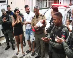Bebê é salvo por policiais militares após engasgo